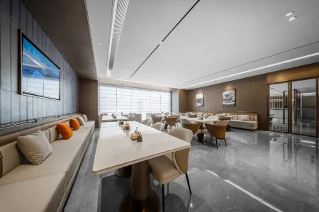 Atour Hotel Chengdu Jinniu Yipin Tianxia Metro Station Отели рядом с достопримечательностью «Chengfei Park»