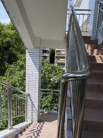 Mianyang Youzheng Hostel Отели рядом с достопримечательностью «Qiqu Mountain Temple»