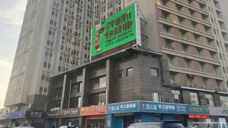 Nuanju Hostel Отели рядом с достопримечательностью «Baoding Bus Changchengchang Station»