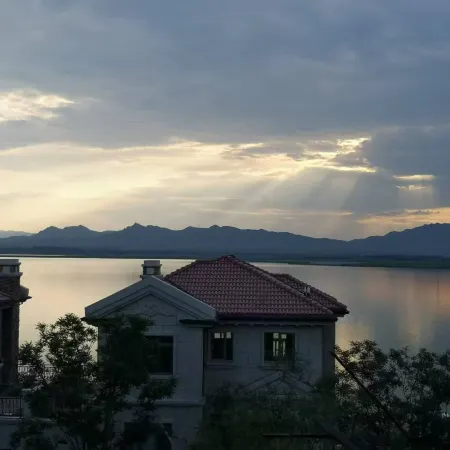 Lakeside Flower Villa Homestay