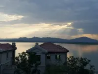Lakeside Flower Villa Homestay