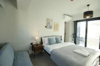 Blossom House -the Acropolis and Parking available