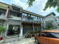 Zuoyou Chinese Inn Hotels in Shidian