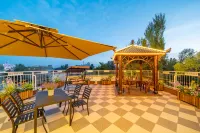 Yining YinSai Courtyard Homestay (Liuxing Street Scenic Area) - Kuntosalit