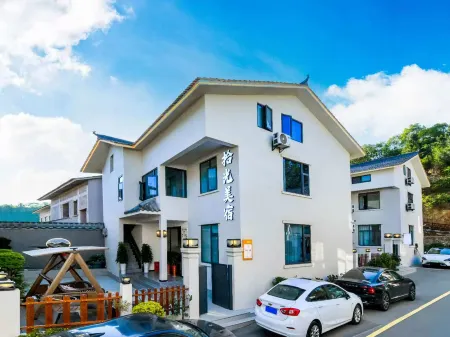 Wudangshan Shiguang Boutique Stay (Entrance to the Mountain) Отели рядом с достопримечательностью «Wudang Scenic Spot»