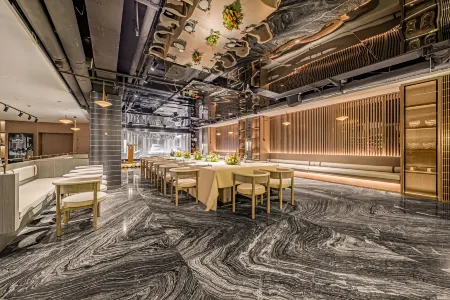 Longhai Silk Road Holiday Hotel