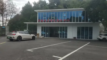 Kong West Island Guesthouse (Luxi West Sea Scenic Area Branch)