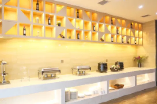 柏庭國際飯店（黃石大冶北站雨潤國際廣場店）