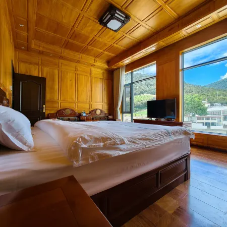 Yujian Qilan Boutique Stay (Feilai Temple Meili Snow Mountain Scenic Area)