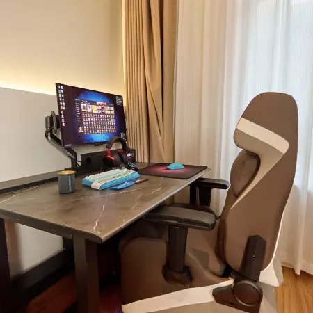 Rongyu E-sports Homestay (Zhangye West Station Giant Buddha Temple)