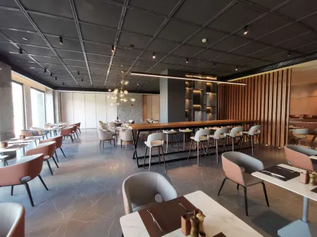 Urcove by HYATT Shanghai Wujiaochang Отели рядом с достопримечательностью «Fudan University Handan Road Stadium»