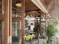 The Reef Hotel & Studios