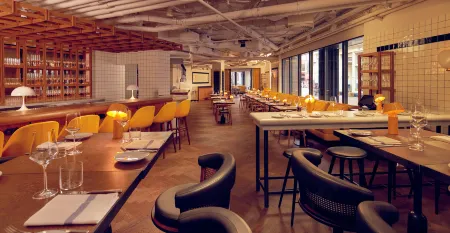 Kimpton de Witt Amsterdam Отели рядом с достопримечательностью «Музей Пыток»