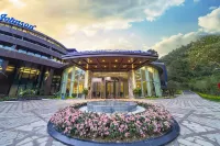 Howard Johnson Lake Serenity Hot Springs Hotel Neijiang