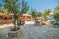 Porto Koukla Beach Отели рядом с достопримечательностью «Остров Черепашки»