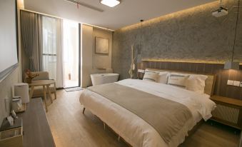 Shaoxing Shiqing Half Hotel