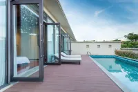 Fuxian Lake Cloud Villas Resort Hotel