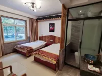 Yichang Linjianglou Boutique Homestay - إقامة ريفية