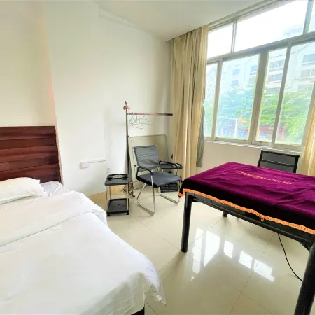 Xiangyun Hotel (Yulin Yuntiangong Cultural City RT-Mart)