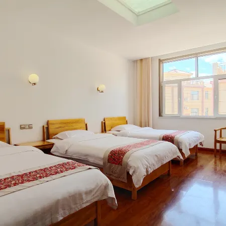 Youduoduo Hotel (North Gate of Colorful Danxia Scenic Area)