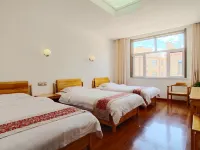 Youduoduo Hotel (North Gate of Colorful Danxia Scenic Area)