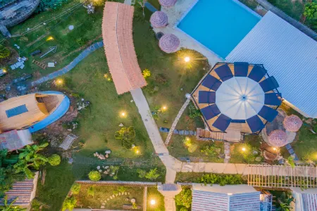 Beihai Huatian Jiudi Holiday Manor (Guantouling Zixiawan Branch) Отели рядом с достопримечательностью «Guantouling Sightseeing Platform»