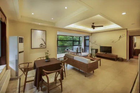 Shangshanqi Wuyun Holiday Villa Отели рядом с достопримечательностью «Baiyun Wanfo Cave»