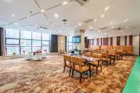 Binhe Grand Hotel (Tianshui High-Speed Railway South Station)
