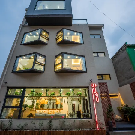 Yesanpo Junshe Homestay (Bailixia Station)