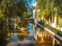 Zhongzhou Leading Hotel Hotels near Main Shrine Hall