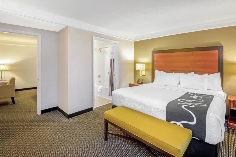 La Quinta Inn & Suites by Wyndham San Antonio Airport