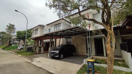 Atmosfer Guest House Sentul by Ruang Nyaman