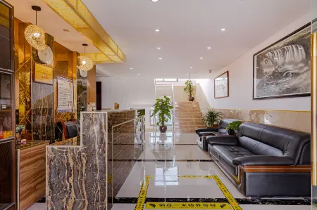 the Garden. Empress 6118 Home Stay Hotel Отели рядом с достопримечательностью «Sichuan Vocational College of Science and Technology (Western District)»