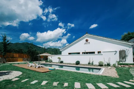 Nanxi Jiangshan Shenyou Apricot Homestay Отели рядом с достопримечательностью «Yaxiaku Scenic Spot»