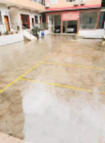 鎮雄靖皓ホテル(以勒鎮中学校)