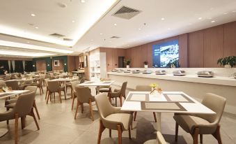 Oriental Fenghuang Hotel (Zhongshan Dengdu Ancient Town Huayi Square)