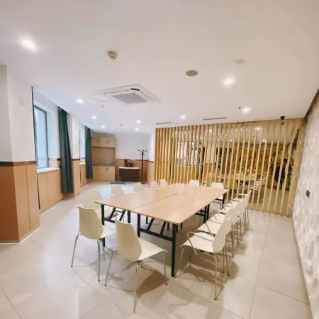 Jinzhou Star Hotel (Jinzhou Luoyang Road)