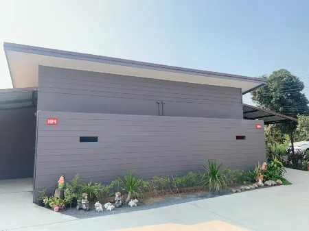 Kornnawan Resort Отели в г. Song Phi Nong