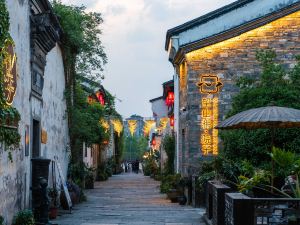 Hangzhou Jiande Yanzhou Ancient City. Looking at Shan Mei Yard.