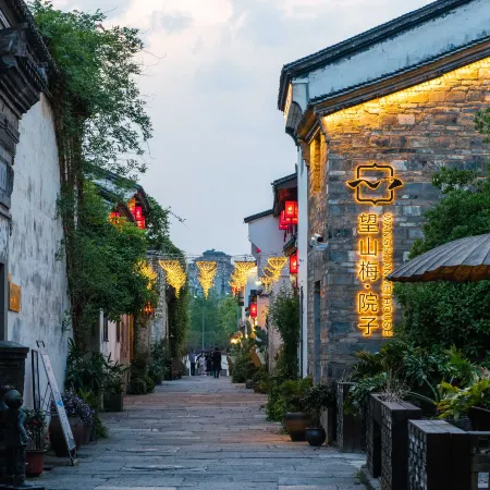 Hangzhou Jiande Yanzhou Ancient City. Looking at Shan Mei Yard.