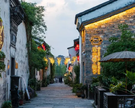 Hangzhou Jiande Yanzhou Ancient City. Looking at Shan Mei Yard. Hotels in Jiande