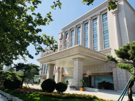 Bairun Oriental Hotel Отели рядом с достопримечательностью «Hebei Vocational and Technical College of Chemical Engineering and Medicine»