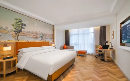 Vienna Hotel (Zhuji Station Baolong Plaza)