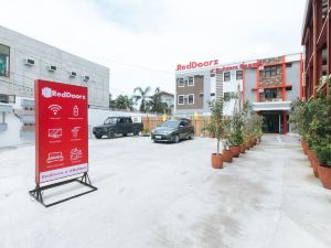 RedDoorz Plus @ d'Builders Poblacion - BGC