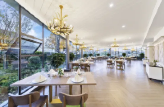 QIONGHAI LAKE VIEW FAMILY RESORT