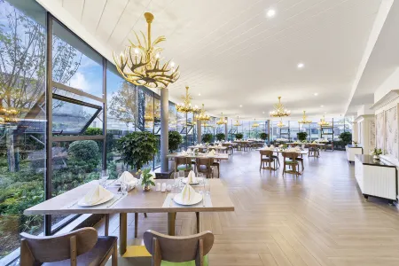 QIONGHAI LAKE VIEW FAMILY RESORT Отели рядом с достопримечательностью «Lingying Temple»