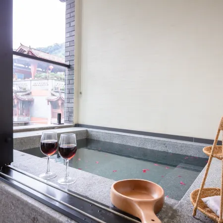 Qinglu · Private Soup Hot Spring Homestay (Qingcheng Houshan Scenic Area Store)