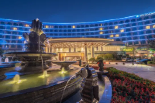 青島鑫江ウィンダムホテル のホテル