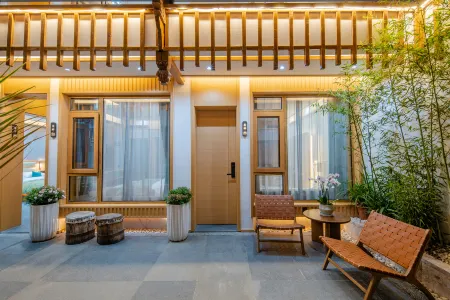 Huaxu Inn (Lijiang Ancient City Sifang Street Branch) Отели рядом с достопримечательностью «Square Market»