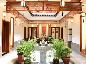 ChuxiongLongzeyayuanHotel